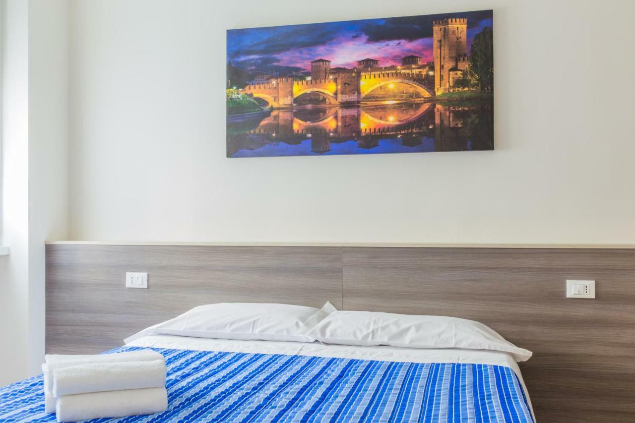 Family Apartment London เวโรนา ภายนอก รูปภาพ