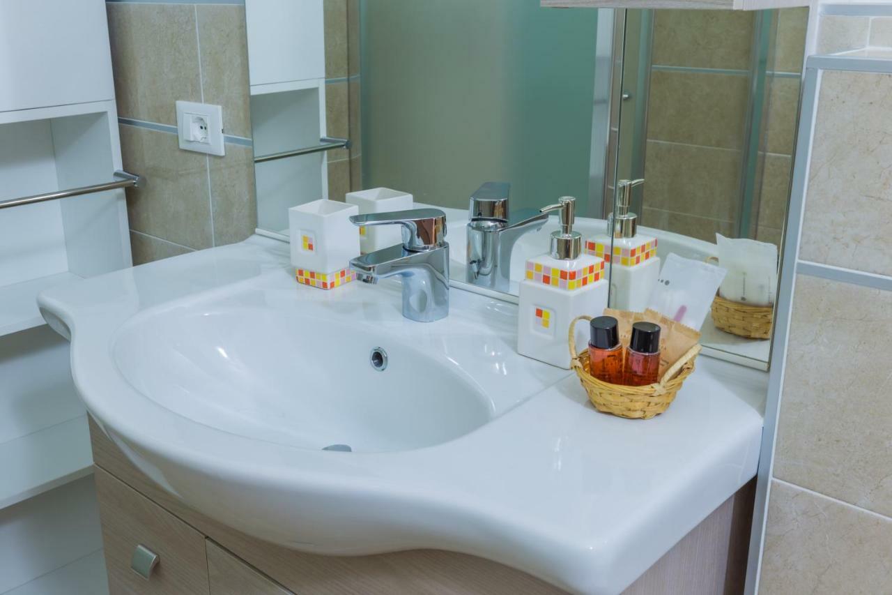 Family Apartment London เวโรนา ภายนอก รูปภาพ