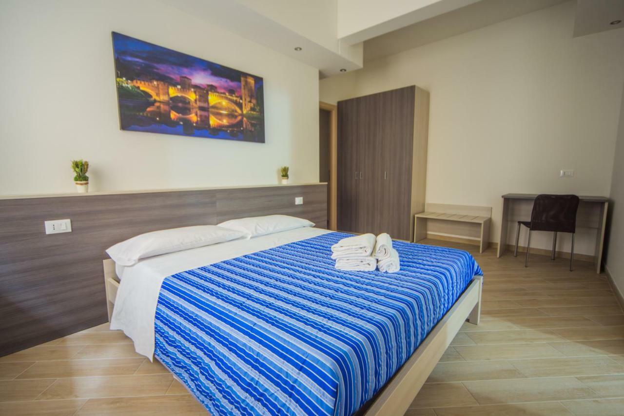 Family Apartment London เวโรนา ภายนอก รูปภาพ