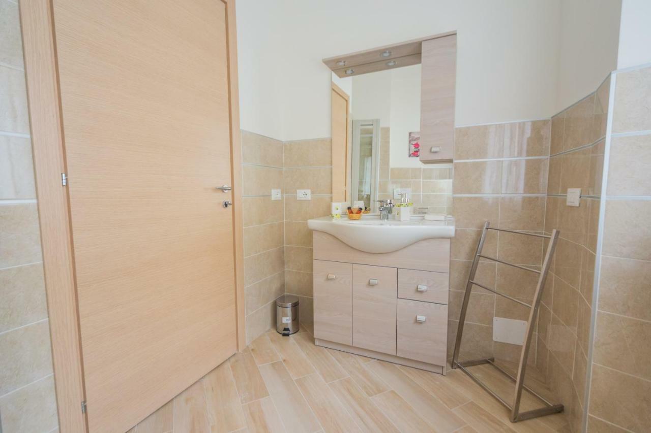 Family Apartment London เวโรนา ภายนอก รูปภาพ
