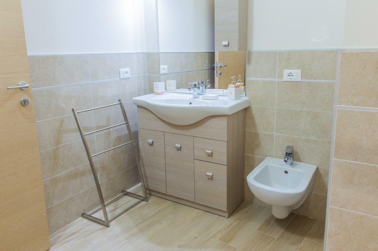 Family Apartment London เวโรนา ภายนอก รูปภาพ