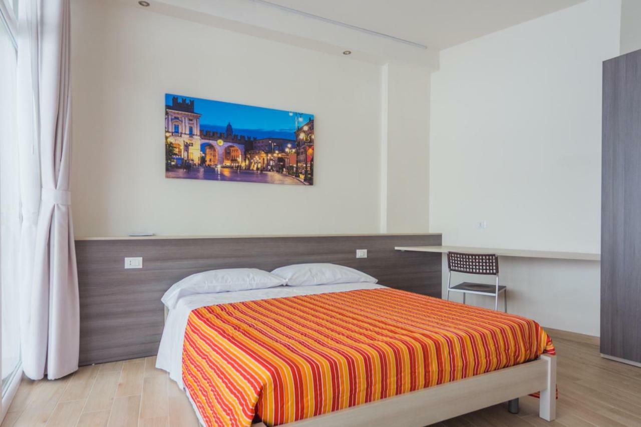 Family Apartment London เวโรนา ภายนอก รูปภาพ
