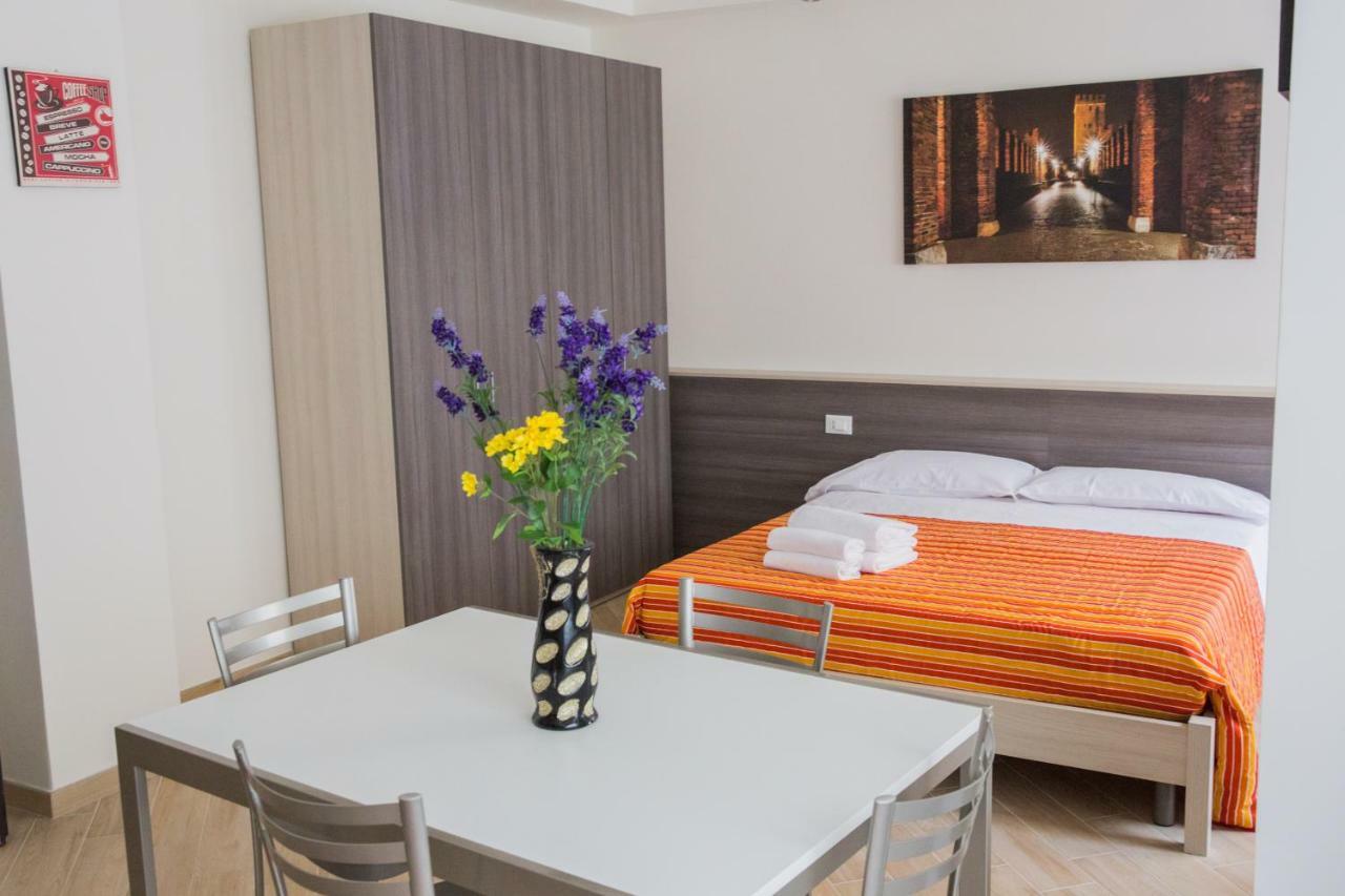 Family Apartment London เวโรนา ภายนอก รูปภาพ