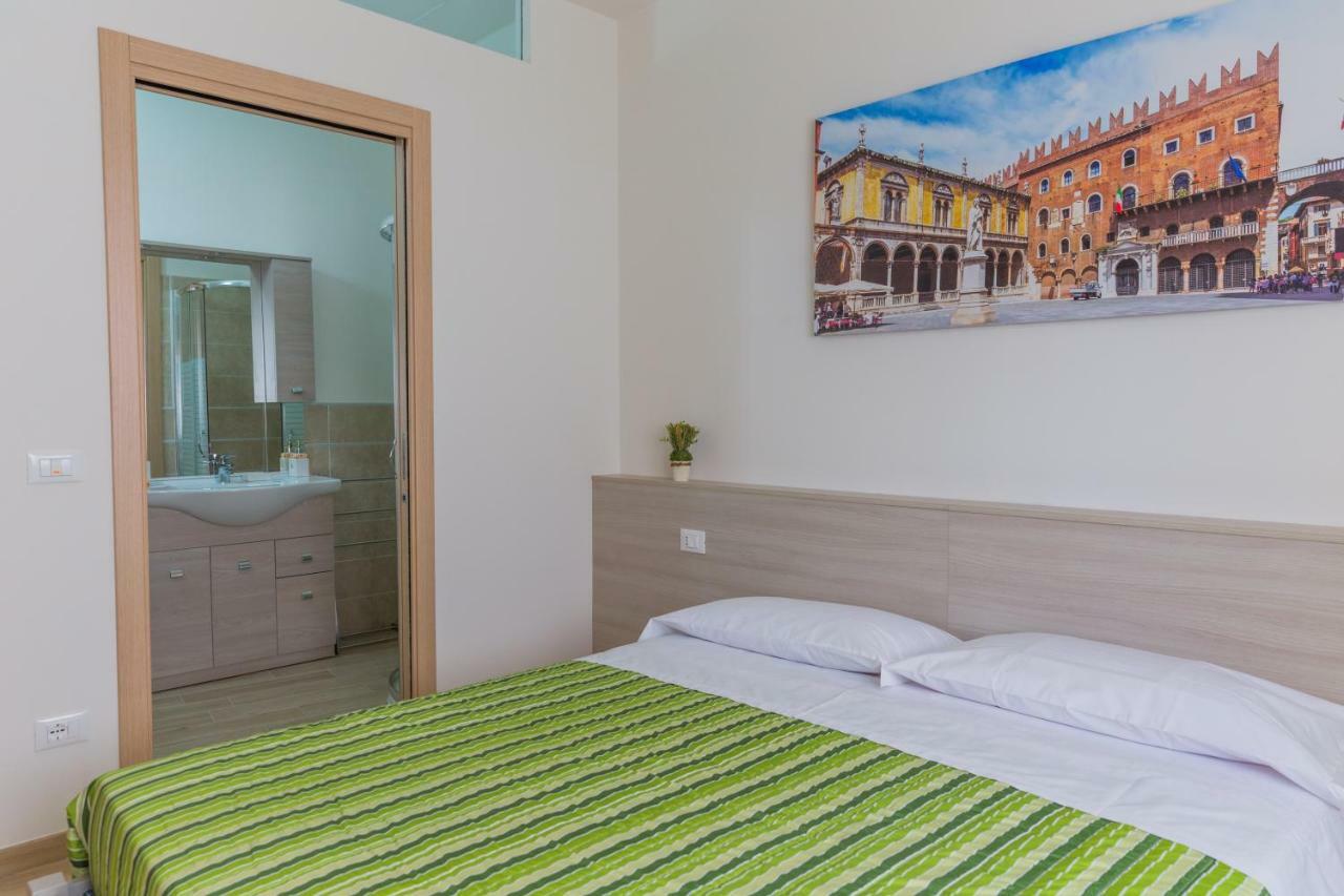 Family Apartment London เวโรนา ภายนอก รูปภาพ