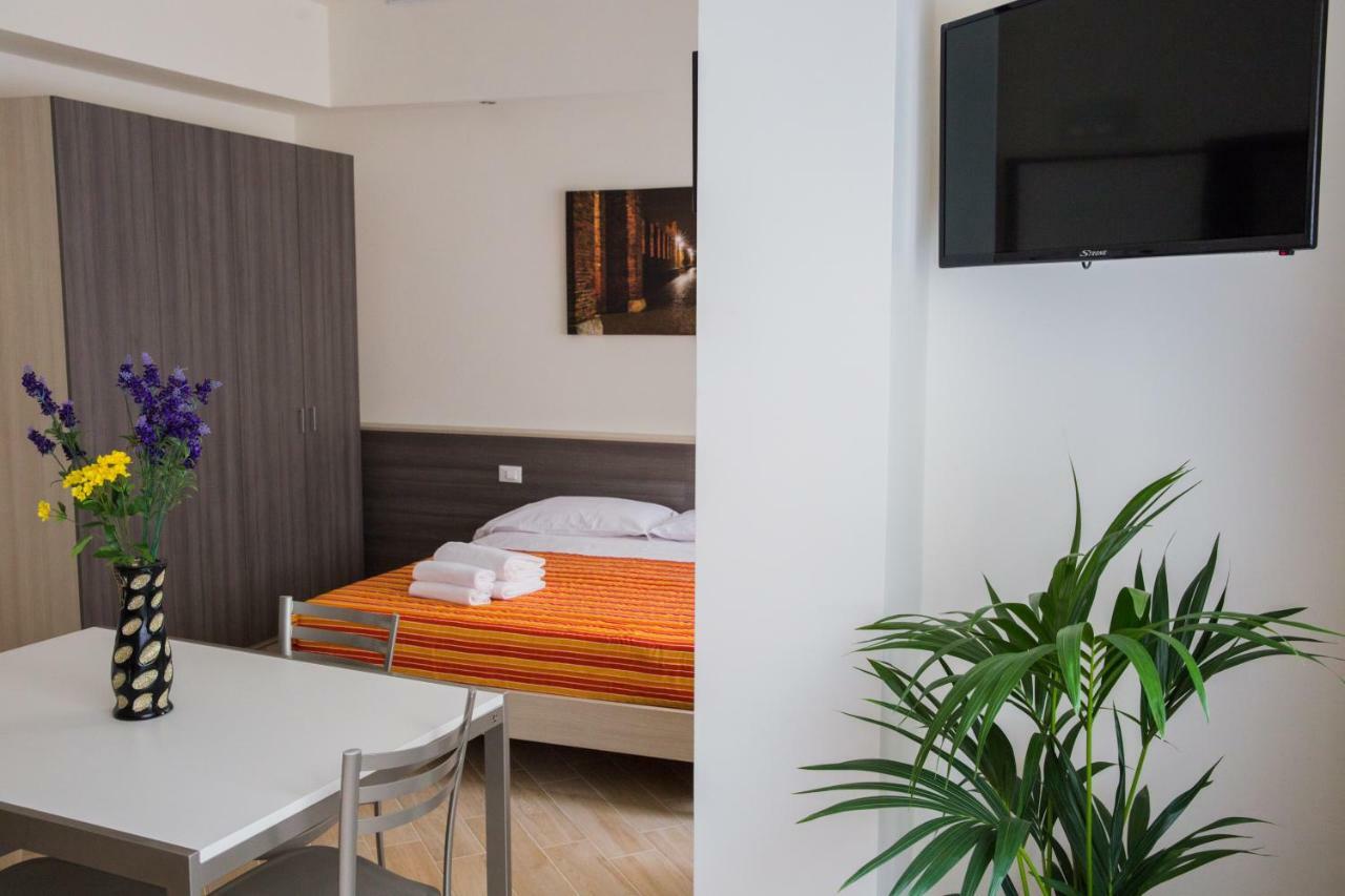 Family Apartment London เวโรนา ภายนอก รูปภาพ