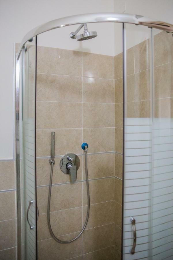 Family Apartment London เวโรนา ภายนอก รูปภาพ