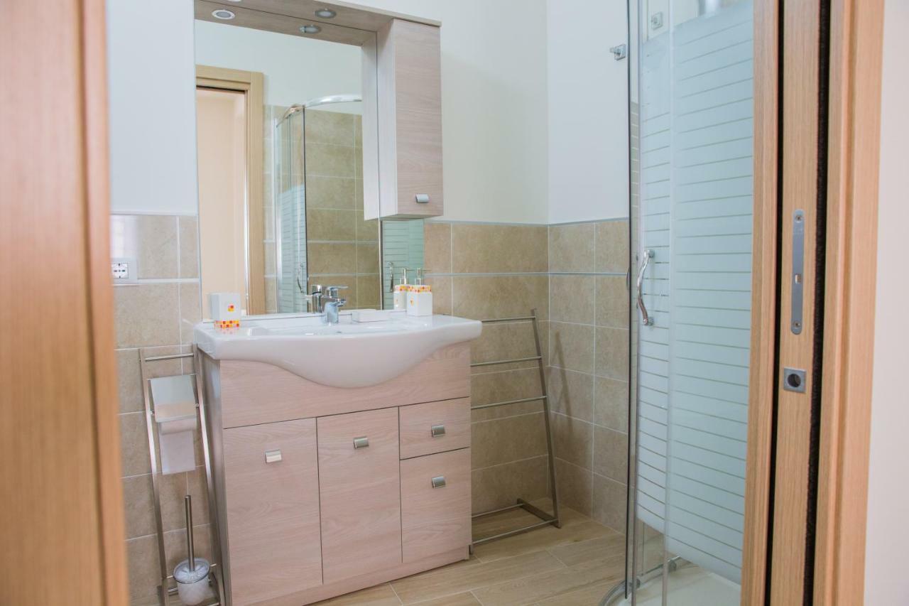 Family Apartment London เวโรนา ภายนอก รูปภาพ