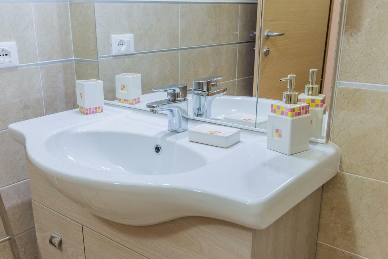 Family Apartment London เวโรนา ภายนอก รูปภาพ